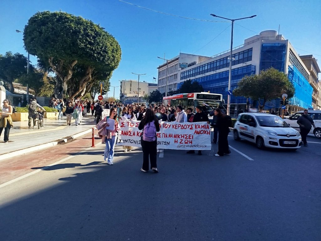 Τραγωδία Τεμπών: Δικαίωση για τα 57 θύματα ζητούν φορείς, αγρότες, φοιτητές και μαθητές στα Χανιά