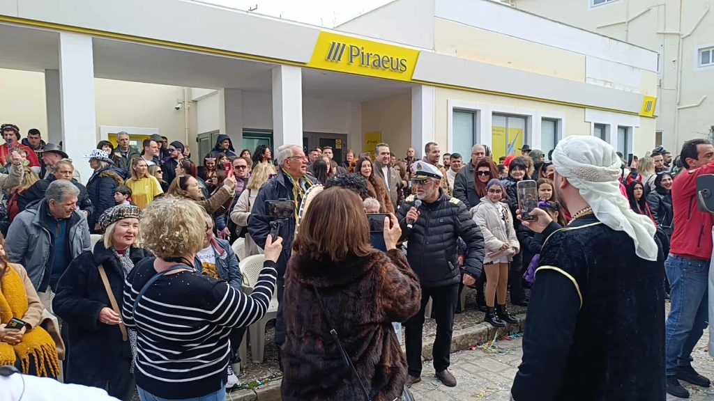 Mε τους Μπαμπόερους και το Καρλοβασίτικο καρναβάλι γιορτάστηκε η Αποκριά στη Σάμο