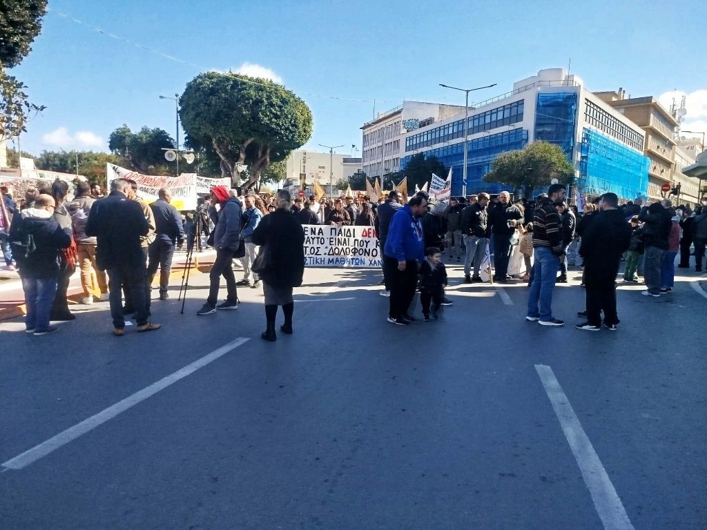 Τραγωδία Τεμπών: Δικαίωση για τα 57 θύματα ζητούν φορείς, αγρότες, φοιτητές και μαθητές στα Χανιά