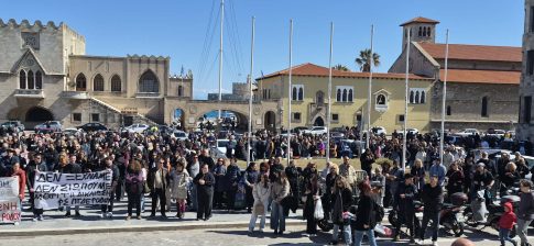 Τραγωδία Τεμπών: «Όλων των νεκρών θα γίνουμε φωνή» το σύνθημα της νεολαίας στην Καλαμάτα