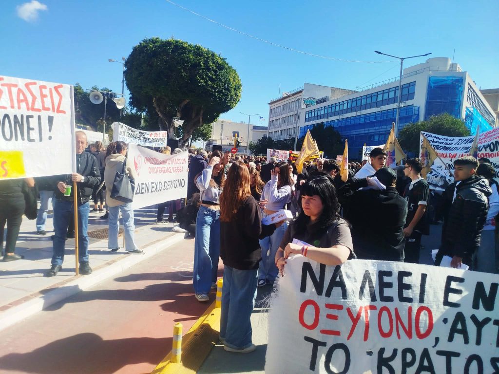 Τραγωδία Τεμπών: Δικαίωση για τα 57 θύματα ζητούν φορείς, αγρότες, φοιτητές και μαθητές στα Χανιά