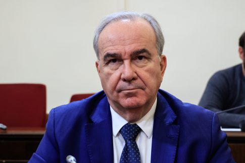 Χρυσοχοΐδης για την έκρηξη στον Κολωνό: «Όλα δείχνουν εγκληματική υπόθεση που σχετίζεται με ναρκωτικά»