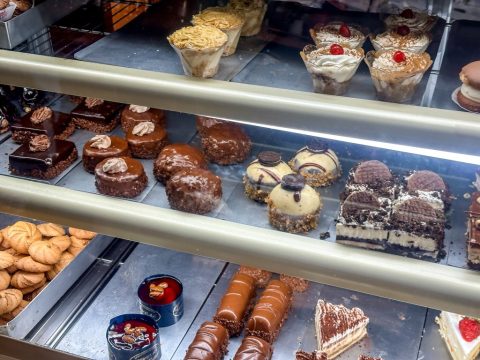 Είκοσι πορτρέτα προσωπικοτήτων ζωγραφισμένα στο 12<sup>ο</sup> γυμνάσιο Λαρίσης