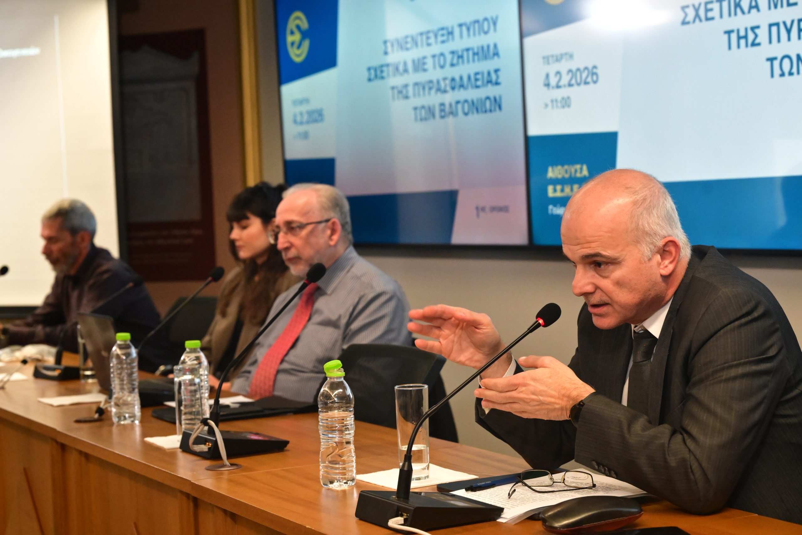 Τέμπη: Συνέντευξη των πραγματογνωμόνων των οικογενειών – Τα καθίσματα του τρένου δεν περιείχαν το προβλεπόμενο πυρίμαχο υλικό