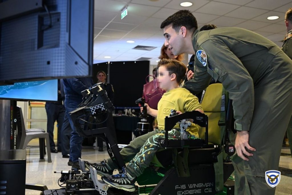 Προσομοιωτές αεροσκαφών F-16 και F-35 και συστήματα εικονικής πραγματικότητας VR από την Πολεμική Αεροπορία στο νέο λιμάνι Πατρών