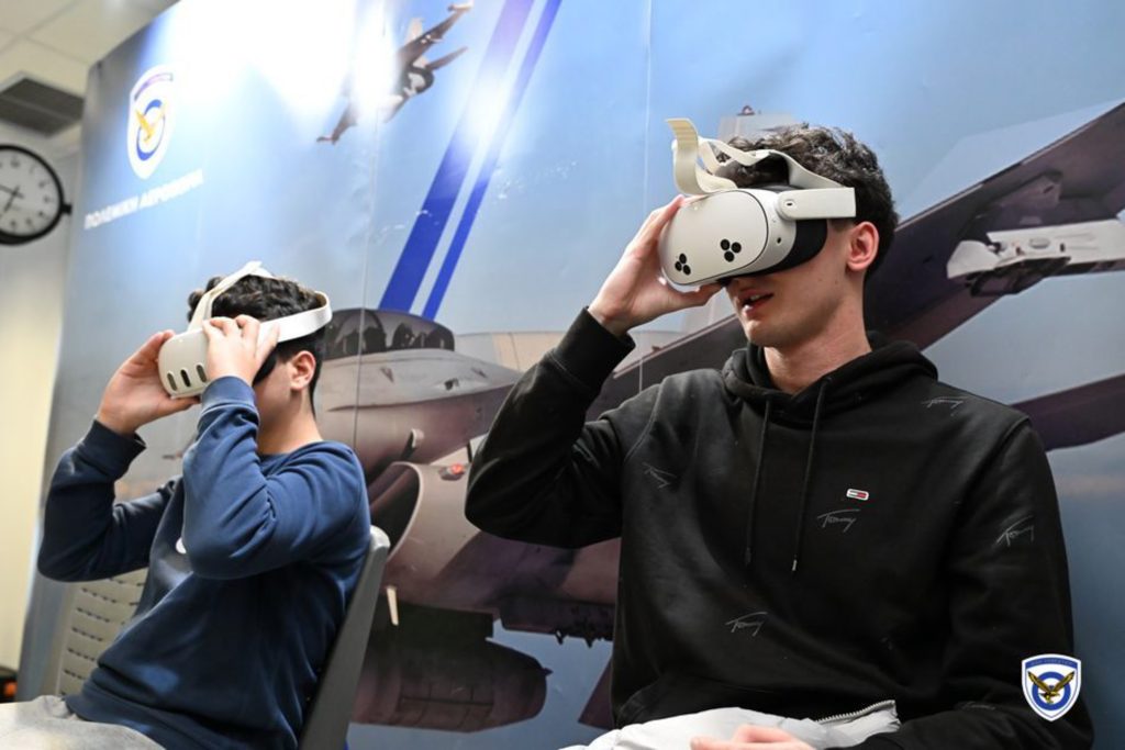 Προσομοιωτές αεροσκαφών F-16 και F-35 και συστήματα εικονικής πραγματικότητας VR από την Πολεμική Αεροπορία στο νέο λιμάνι Πατρών