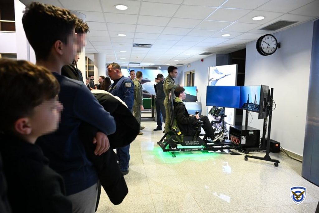 Προσομοιωτές αεροσκαφών F-16 και F-35 και συστήματα εικονικής πραγματικότητας VR από την Πολεμική Αεροπορία στο νέο λιμάνι Πατρών