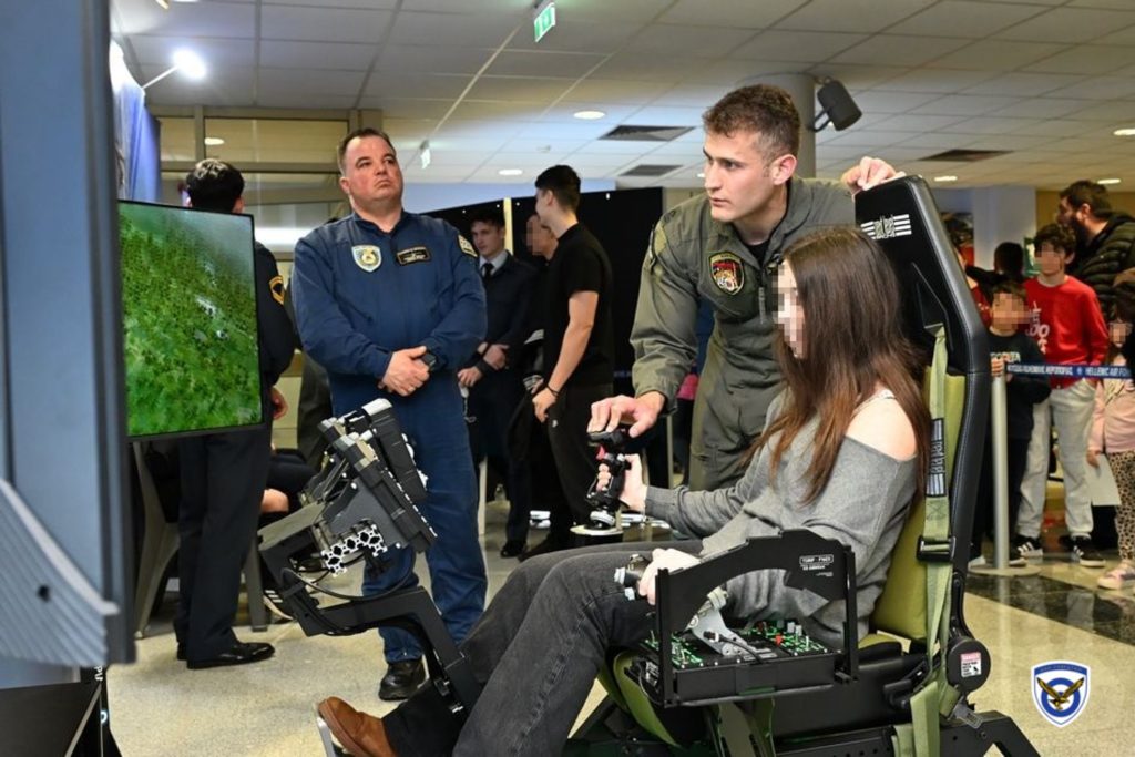 Προσομοιωτές αεροσκαφών F-16 και F-35 και συστήματα εικονικής πραγματικότητας VR από την Πολεμική Αεροπορία στο νέο λιμάνι Πατρών