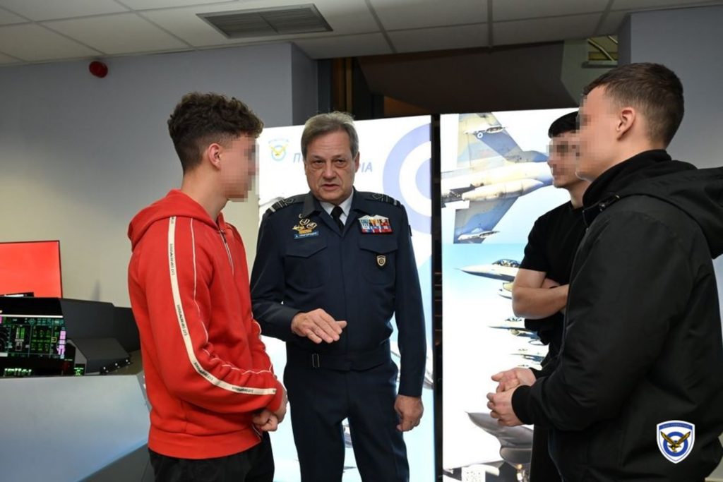 Προσομοιωτές αεροσκαφών F-16 και F-35 και συστήματα εικονικής πραγματικότητας VR από την Πολεμική Αεροπορία στο νέο λιμάνι Πατρών