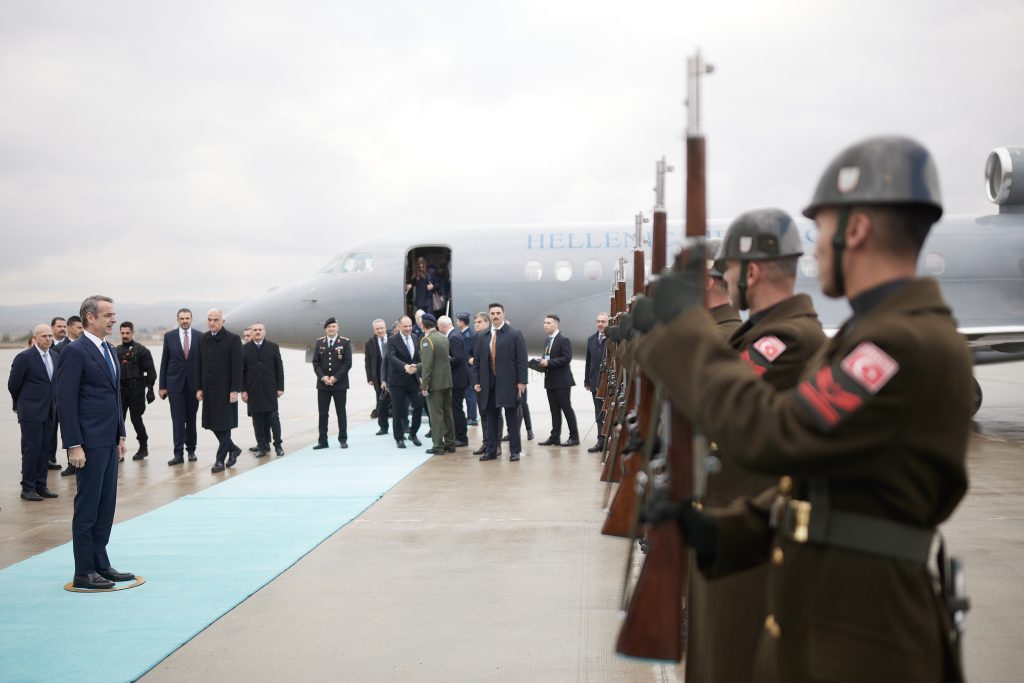 Μητσοτάκης: Να αρθεί κάθε απειλή στις μεταξύ μας σχέσεις – Ερντογάν: Πολύτιμος φίλος ο Έλληνας πρωθυπουργός