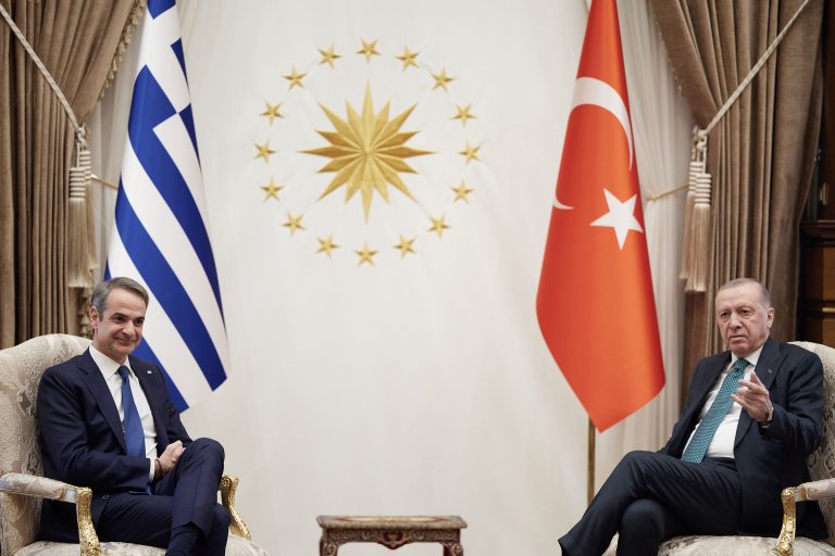 Μητσοτάκης: Να αρθεί κάθε απειλή στις μεταξύ μας σχέσεις – Ερντογάν: Πολύτιμος φίλος ο Έλληνας πρωθυπουργός