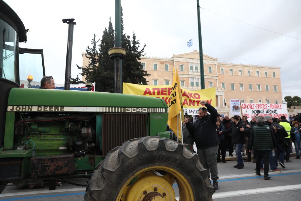 Στην Αθήνα οι αγρότες: Συλλαλητήριο με δεκάδες τρακτέρ μπροστά στη Βουλή