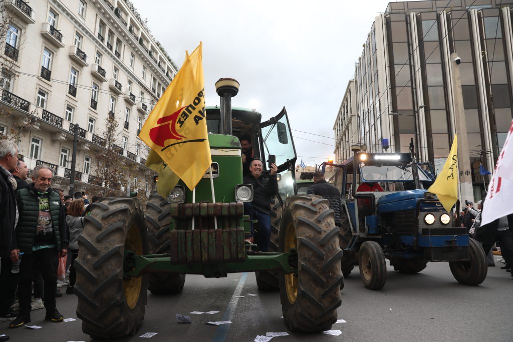 Στην Αθήνα οι αγρότες: Συλλαλητήριο με δεκάδες τρακτέρ μπροστά στη Βουλή