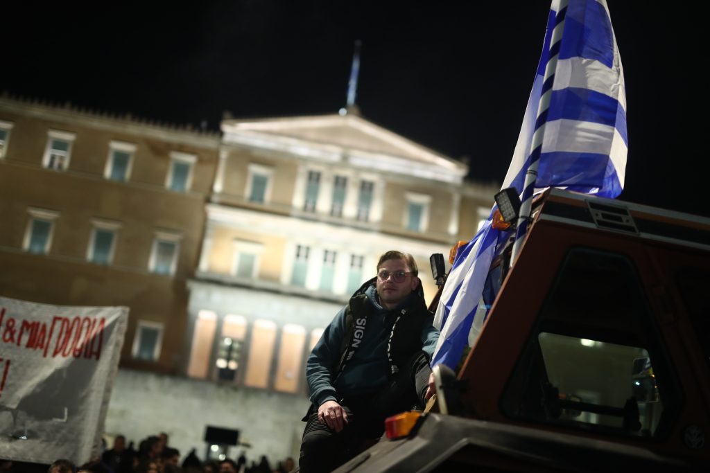 «Απόβαση» των τρακτέρ στο κέντρο της Αθήνας – Στο Σύνταγμα θα διανυκτερεύσουν οι αγρότες