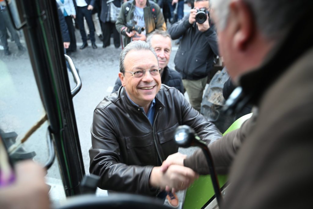 Αγρότες: Στο Σύνταγμα πάνω από 40 τρακτέρ – Τα αιτήματα, τα πολιτικά μηνύματα και η ώρα της αποχώρησης