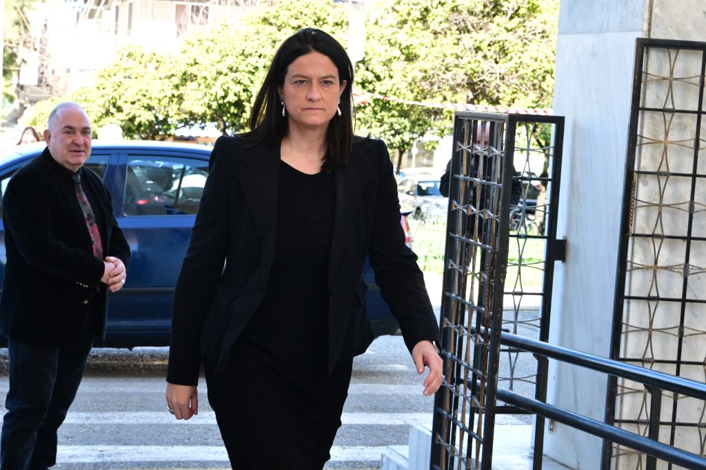 Στο Α΄ Νεκροταφείο το «τελευταίο αντίο» στην Άννα Ψαρούδα Μπενάκη – Συγγενείς, φίλοι, πολιτικοί και ακαδημαϊκοί την αποχαιρέτησαν