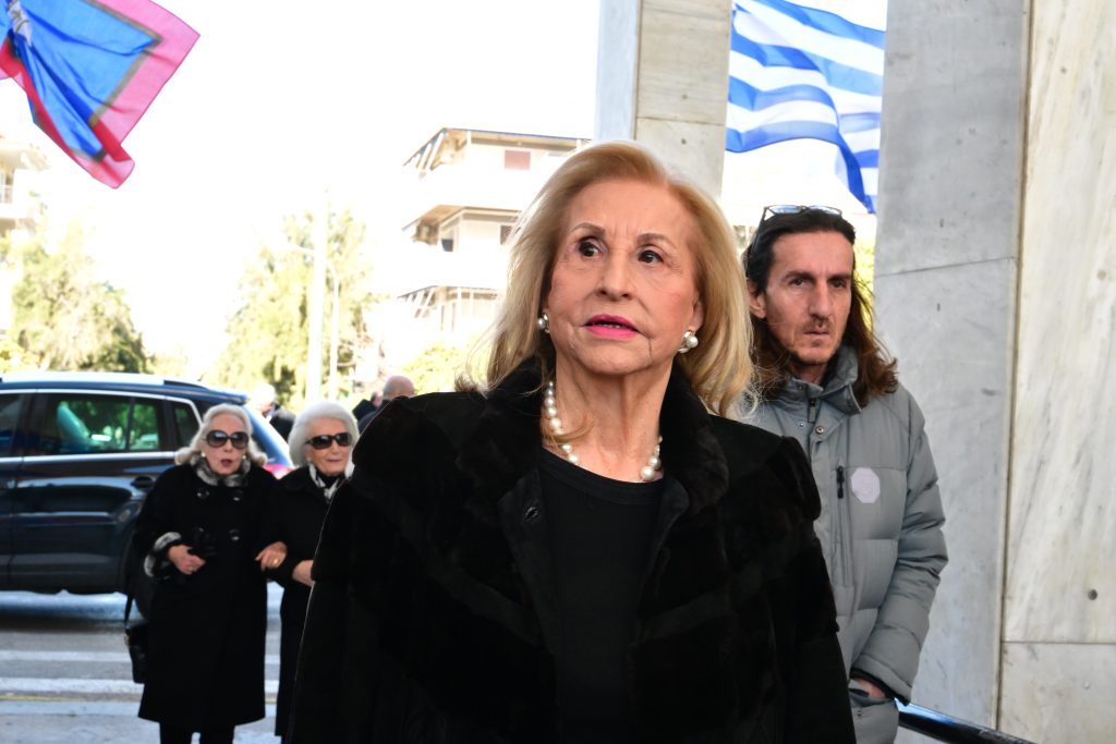 Στο Α΄ Νεκροταφείο το «τελευταίο αντίο» στην Άννα Ψαρούδα Μπενάκη – Συγγενείς, φίλοι, πολιτικοί και ακαδημαϊκοί την αποχαιρέτησαν