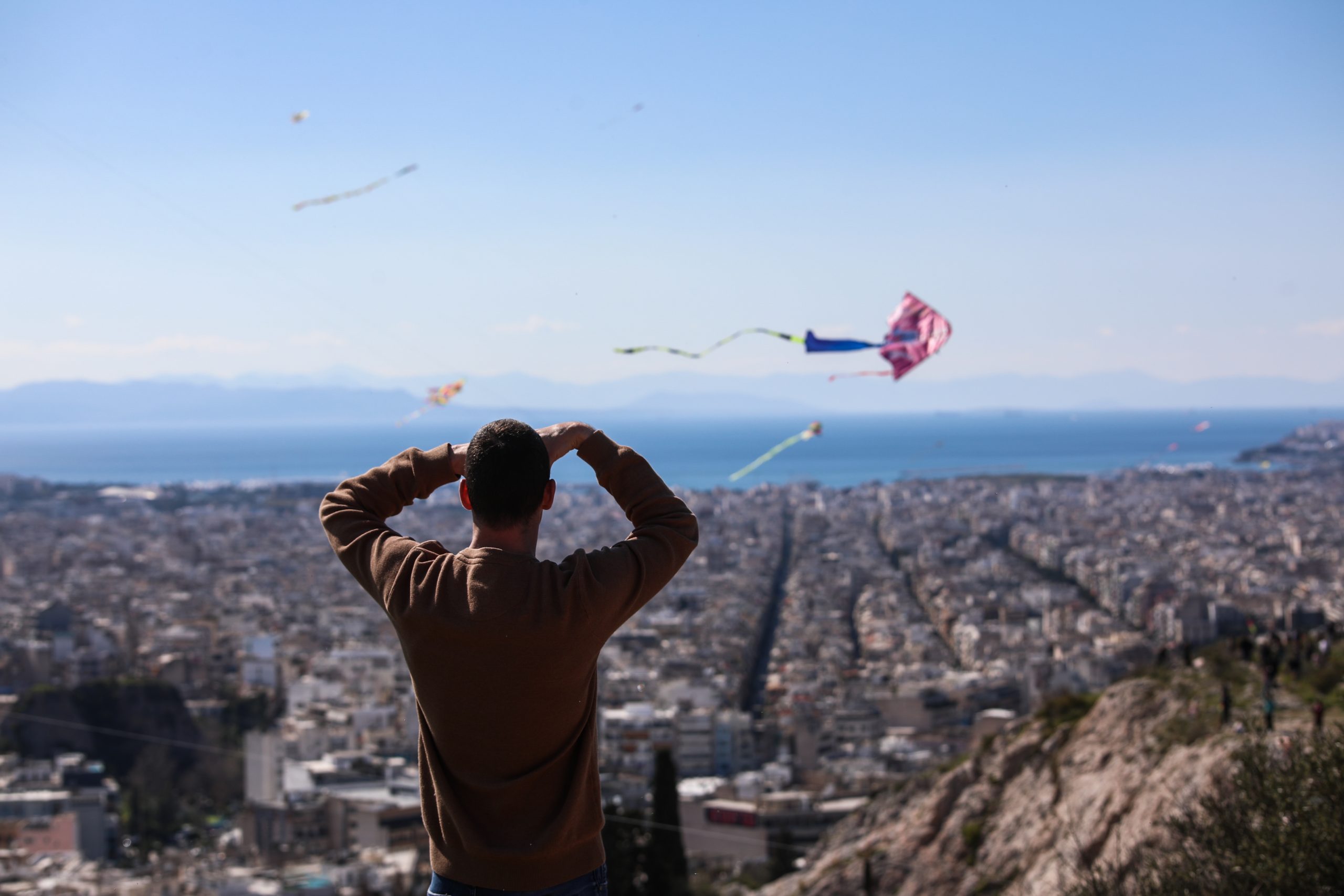 Καθαρά Δευτέρα στον Λόφο Φιλοπάππου: Χαρταετοί, μουσική και παραδοσιακές γεύσεις