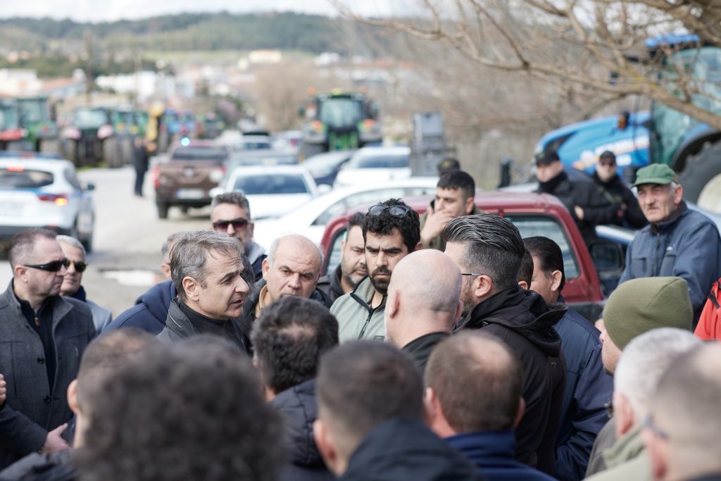 Ολονύχτια μάχη, ώρες αγωνίας και κόκκινος συναγερμός στον Έβρο: Έπεσαν πάνω από 1.600 κυβικά νερού το δευτερόλεπτο