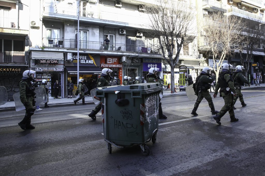 Θεσσαλονίκη: Δύο τραυματίες αστυνομικοί στα επεισόδια για τα Τέμπη-5 συλλήψεις, 45 προσαγωγές