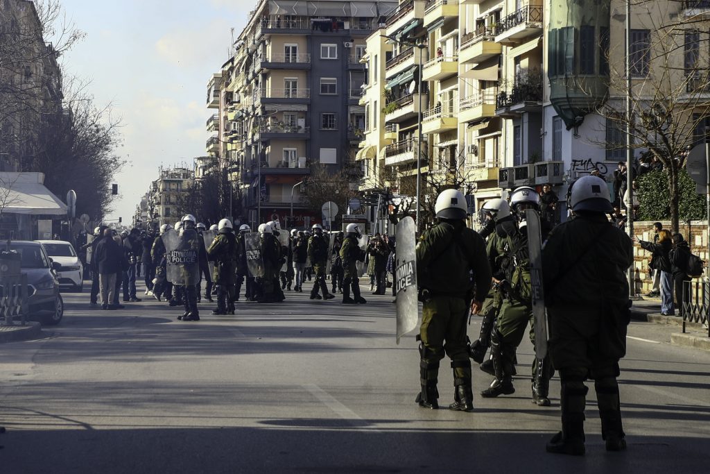 Με αίτημα την απονομή δικαιοσύνης χιλιάδες κόσμου διαδήλωσαν στη Θεσσαλονίκη για τα Τέμπη