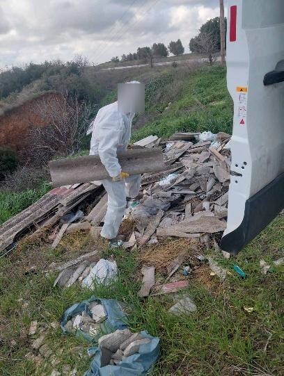 Θεσσαλονίκη: Επικίνδυνο αμίαντο άνω του ενός τόνου συνέλεξε και απομάκρυνε ο Δήμος Θέρμης