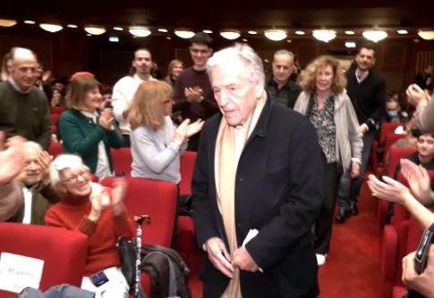 Από τη Νάουσα και την Κοζάνη, μέχρι την Ερμιόνη και τη Σάμο: Τα ζωντανά έθιμα της Αποκριάς στην Ελλάδα