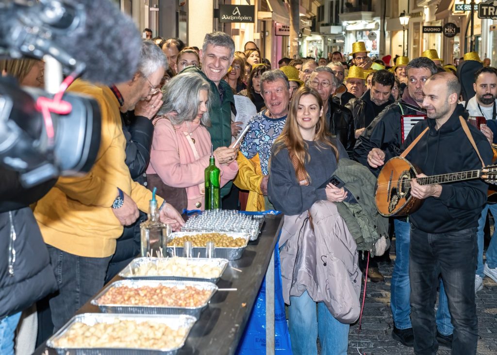 Αναβίωσαν οι ρομαντικές καντάδες στην Παλιά πόλη του Ρεθύμνου