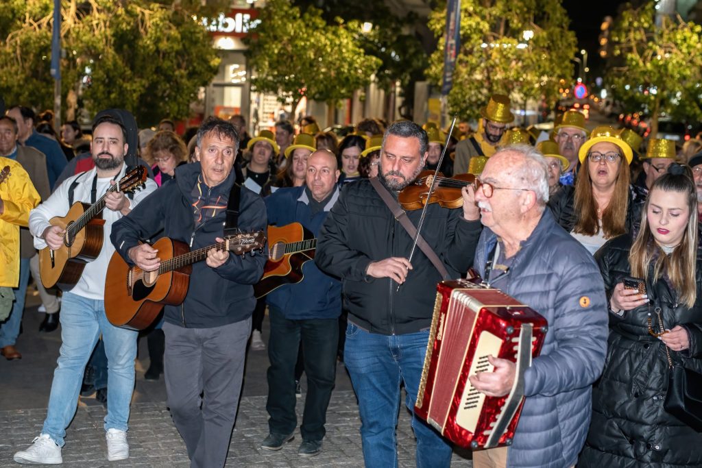 Αναβίωσαν οι ρομαντικές καντάδες στην Παλιά πόλη του Ρεθύμνου