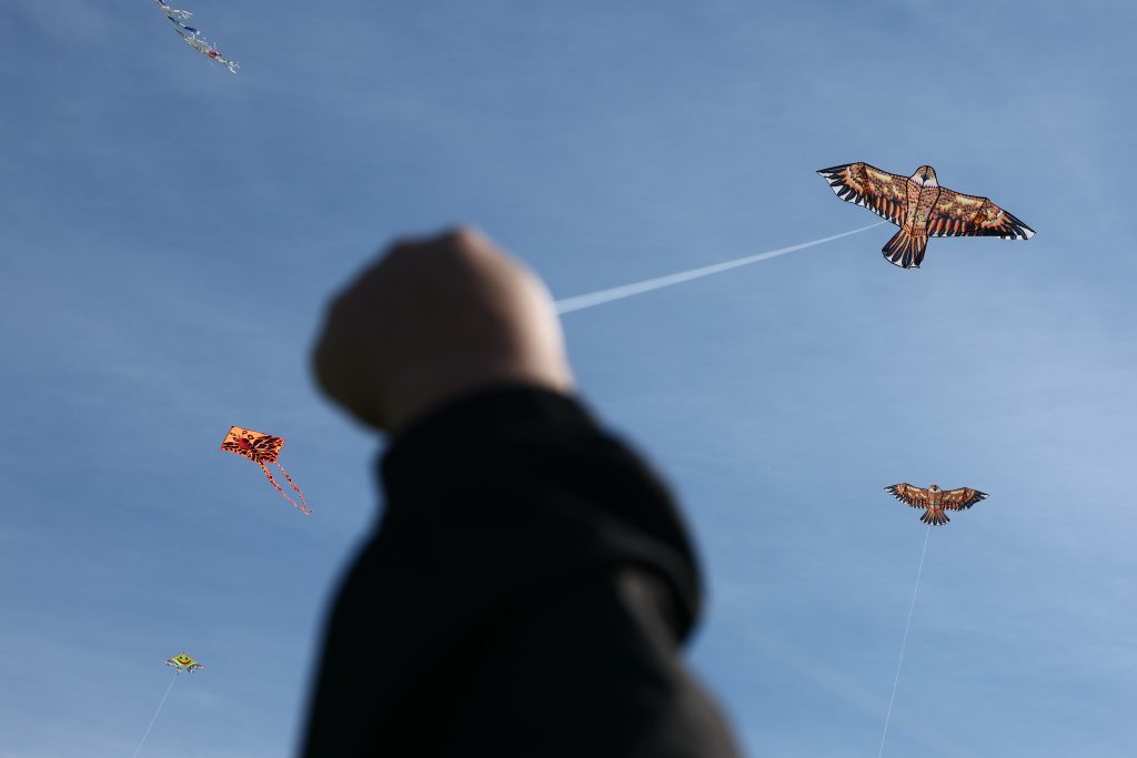 Κούλουμα στη Θεσσαλονίκη με το πέταγμα χαρταετού – Εντυπωσιακές εικόνες από τον «πολύχρωμο» ουρανό της πόλης