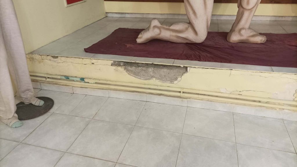 «Καταρρέει» το καρναβαλικό μουσείο της Αγιάσου