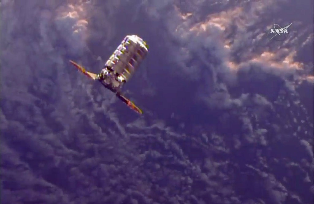 Η SpaceX θέλει να εκτοξεύσει ένα εκατομμύριο δορυφόρους σε τροχιά γύρω από τη Γη