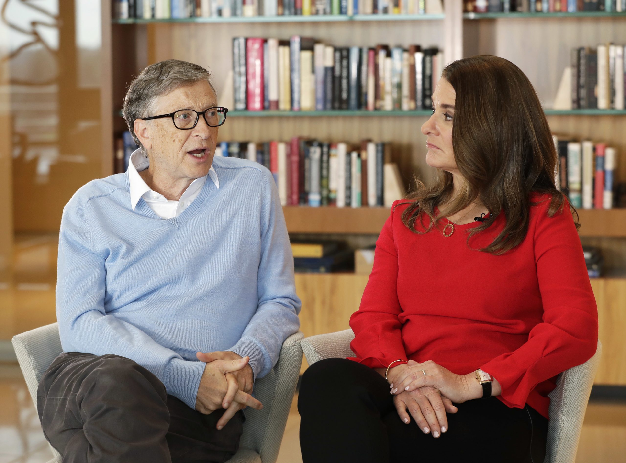Bill Gates, Melinda Gates Μίλα Αντόνοβα: Η Ρωσίδα πρώην ερωμένη του καίει τον Μπιλ Γκέιτς για τον Τζέφρι Έπστιν