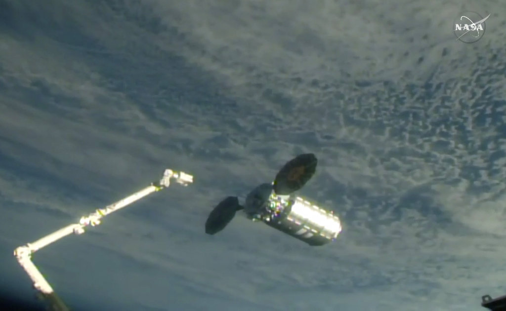 Η SpaceX θέλει να εκτοξεύσει ένα εκατομμύριο δορυφόρους σε τροχιά γύρω από τη Γη