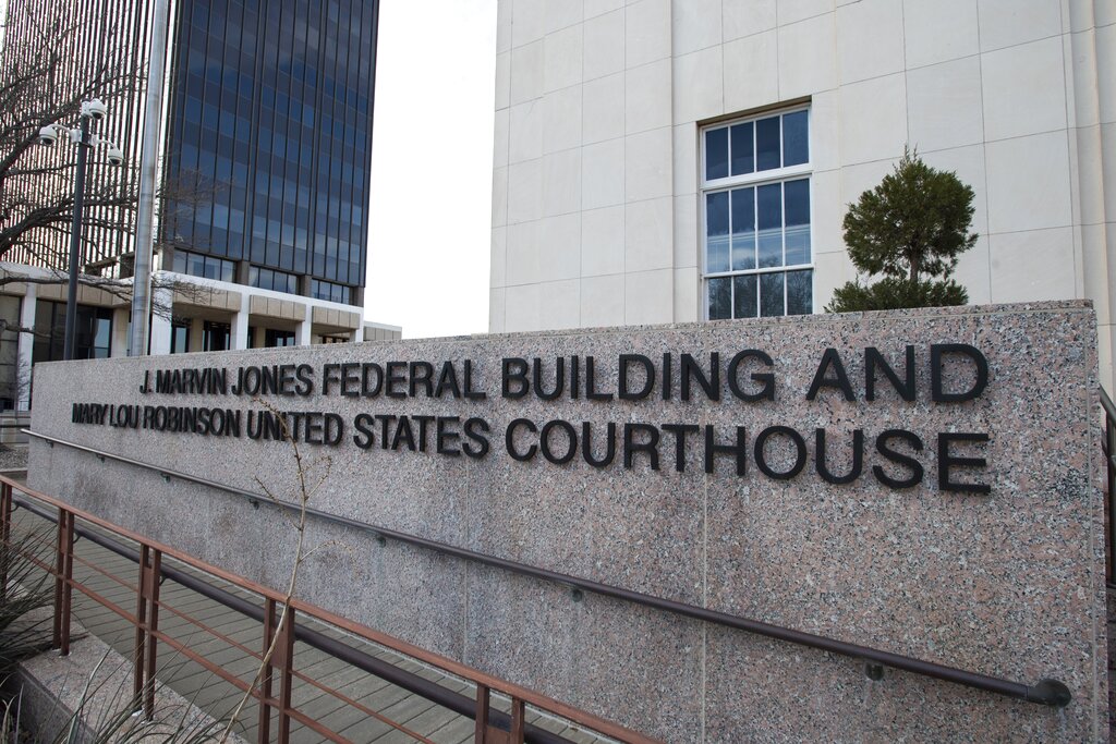 ΗΠΑ: Η ICE συνεχίζει ακάθεκτη παρά τις χιλιάδες δικαστικές αποφάσεις που κρίνουν παράνομες πολλές συλλήψεις