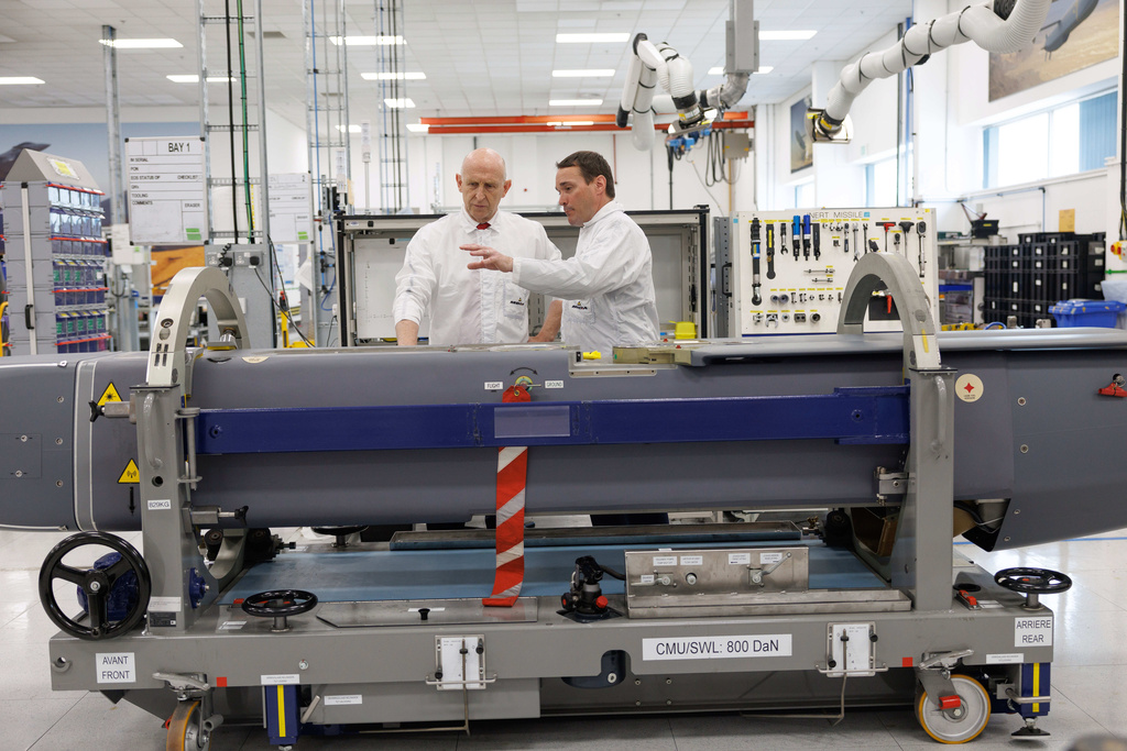 POLITICO: Η Ευρώπη έχει όπλα, όμως δεν μπορεί να διεξάγει πόλεμο χωρίς τις Ηνωμένες Πολιτείες