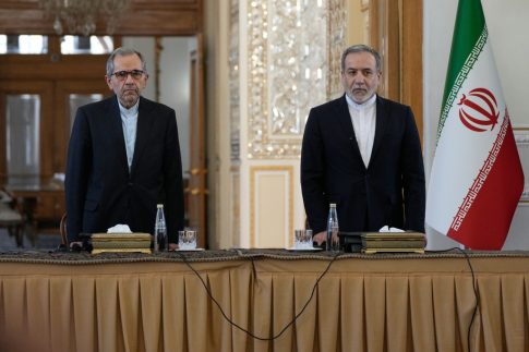 Πτώσεις δέντρων στην Αττική λόγω των θυελλωδών ανέμων – Στην Αγία Παρασκευή έπεσε πεύκο 25 μέτρων