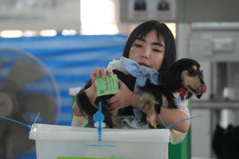 Ουκρανία: Η υπηρεσία καταπολέμησης της διαφθοράς κατηγορεί βουλευτές για δωροδοκίες <strong>και επιχειρεί εφόδους σε κυβερνητικά γραφεία</strong>