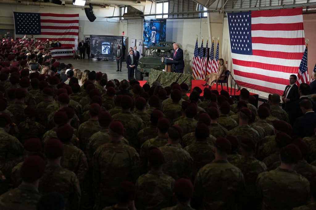 Τραμπ: Το καλύτερο πράγμα που θα μπορούσε να συμβεί είναι η αλλαγή καθεστώτος στο Ιράν – Το αίσθημα φόβου βοηθάει στις διαπραγματεύσεις