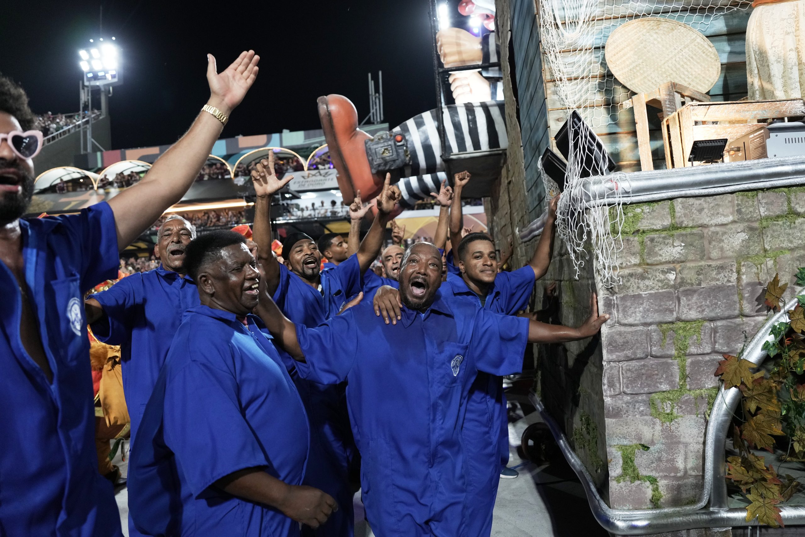 Brazil Carnival Βραζιλία: Σάλος στο καρναβάλι του Ρίο με άρμα-γίγαντα αφιερωμένο στον Λούλα εν μέσω προεκλογικής χρονιάς