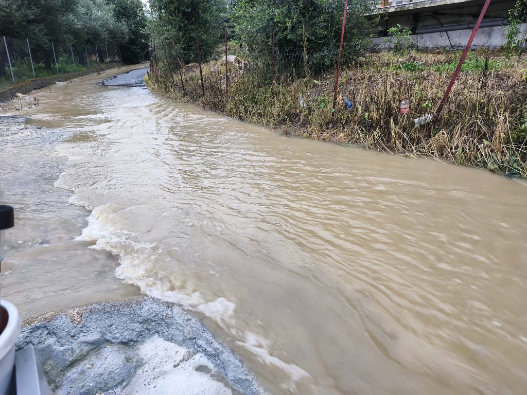 Πλημμυρικά φαινόμενα στην Κυπαρισσία από την έντονη βροχόπτωση – 112 για περιορισμό μετακινήσεων