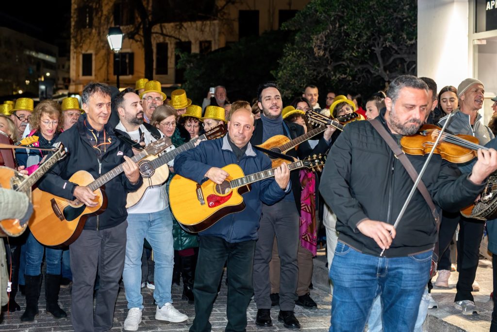 Αναβίωσαν οι ρομαντικές καντάδες στην Παλιά πόλη του Ρεθύμνου