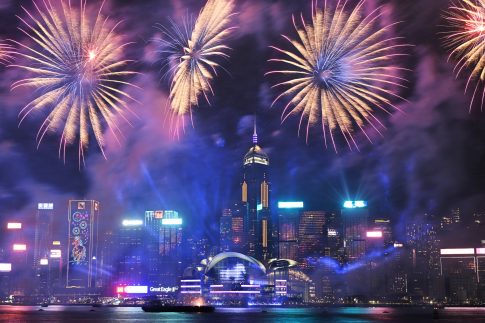 Στο Α΄ Νεκροταφείο το «τελευταίο αντίο» στην Άννα Ψαρούδα Μπενάκη – Συγγενείς, φίλοι, πολιτικοί και ακαδημαϊκοί την αποχαιρέτησαν