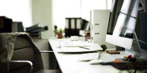 Σίδνεϊ: Ενώπιον της Δικαιοσύνης ο δράστης της  επίθεσης στην παραλία Μπόνταϊ – Κατηγορείται για τρομοκρατία και 15 ανθρωποκτονίες