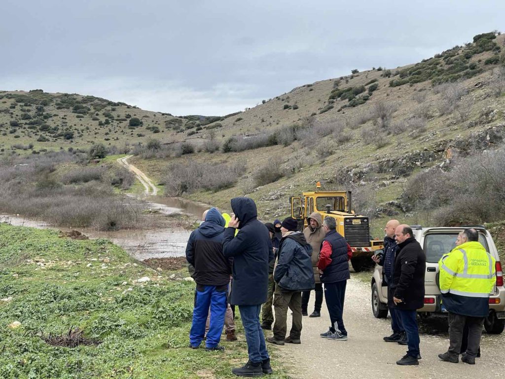 Δήμος Τυρνάβου: Οι βροχοπτώσεις δημιούργησαν προβλήματα στο Δαμάσι – Επέμβαση σε ημιτελές τεχνητό ανάχωμα για την προστασία κτηνοτρόφων