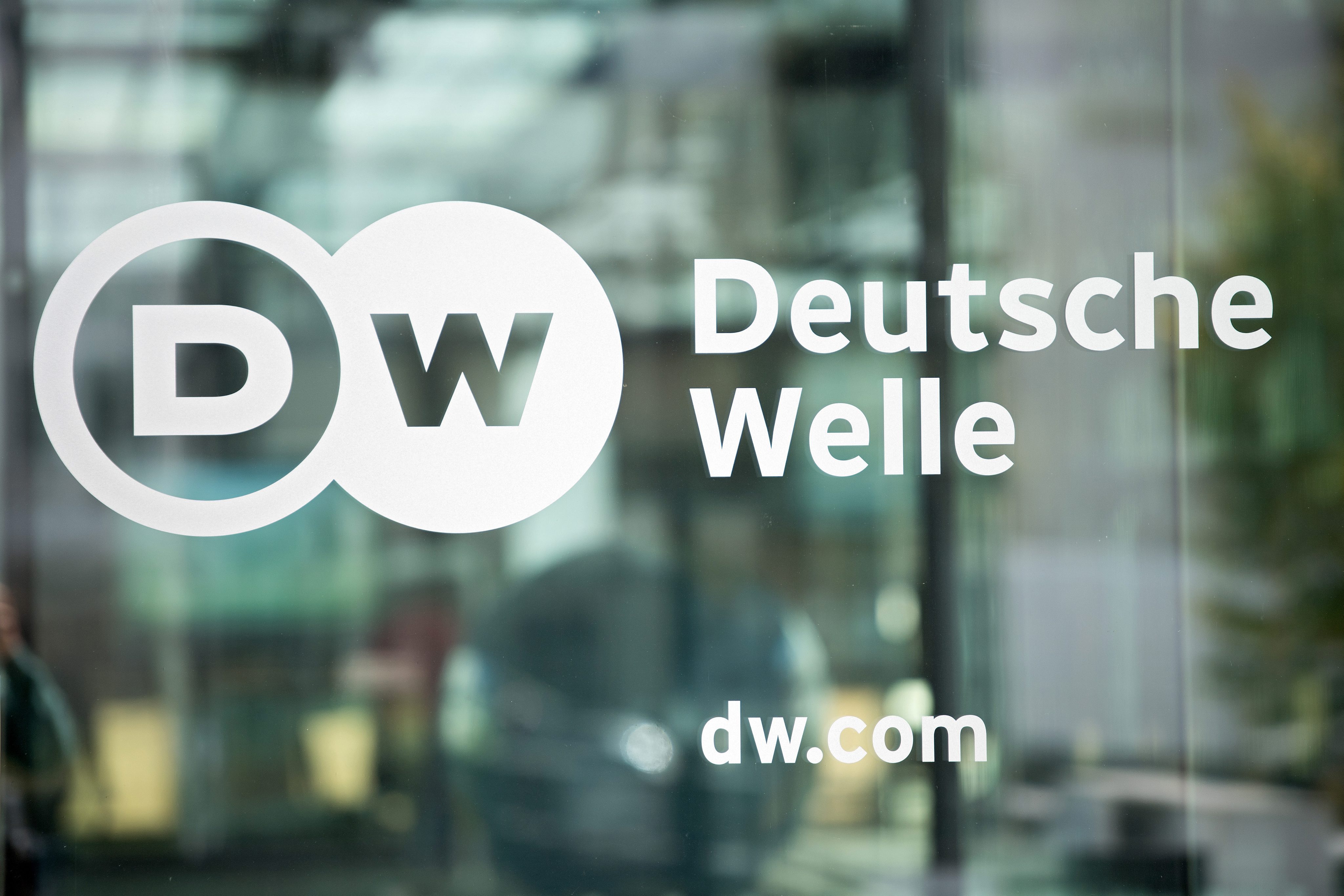 Η Deutsche Welle θα συνεχίσει να μιλά ελληνικά – Απετράπη το λουκέτο στο ιστορικό Ελληνικό Πρόγραμμα
