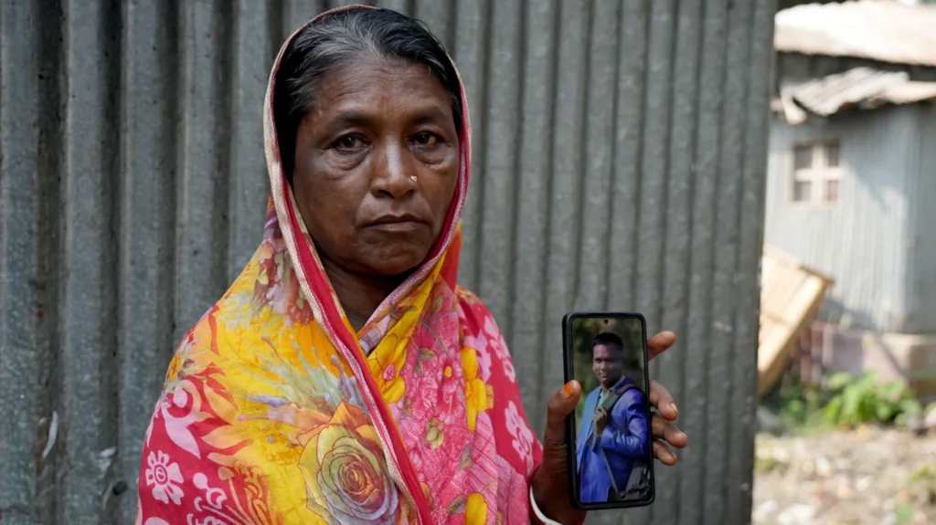 «Τον έσυραν έξω και τον πυρπόλησαν»: Η άγρια δολοφονία ενός εργάτη για ένα άστοχο σχόλιο που συγκλόνισε τη διεθνή κοινότητα