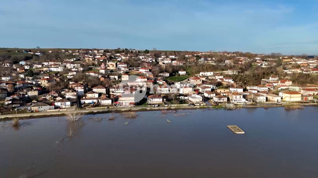 Προβλήματα μετά τις βροχοπτώσεις: 150.000 στρέμματα πλημμύρισαν στον Έβρο, καταστροφές στην Κέρκυρα, κατέρρευσε γέφυρα στο Αμύνταιο