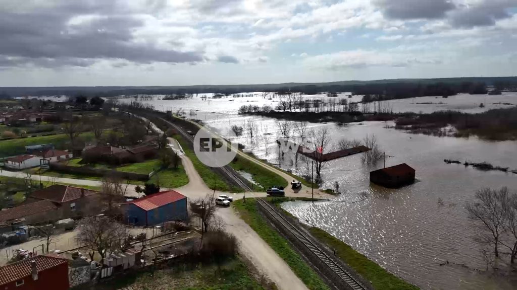 Προβλήματα μετά τις βροχοπτώσεις: 150.000 στρέμματα πλημμύρισαν στον Έβρο, καταστροφές στην Κέρκυρα, κατέρρευσε γέφυρα στο Αμύνταιο