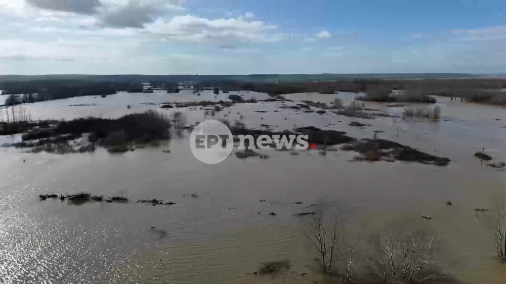 Προβλήματα μετά τις βροχοπτώσεις: 150.000 στρέμματα πλημμύρισαν στον Έβρο, καταστροφές στην Κέρκυρα, κατέρρευσε γέφυρα στο Αμύνταιο